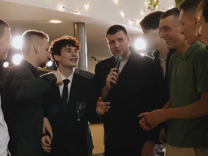 Ведущий Алексей Котов - фото 5