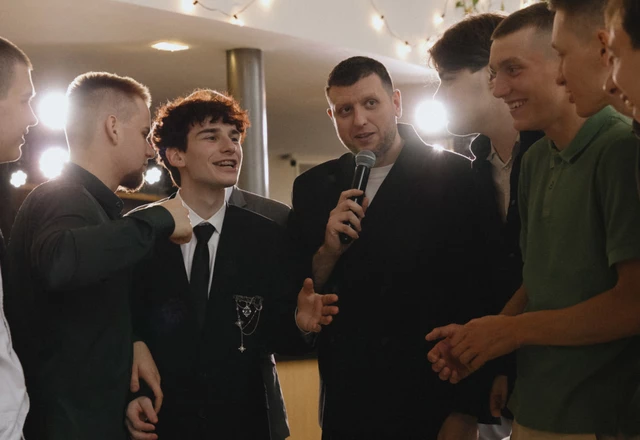 Ведущий Алексей Котов - фото 4