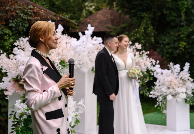 Ведущая Евгения Полякова - фото 1