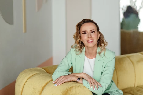 Ведущая Алена Дерюгина - фото 2