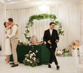 Ведущий Максим Арутюнов - фото 20