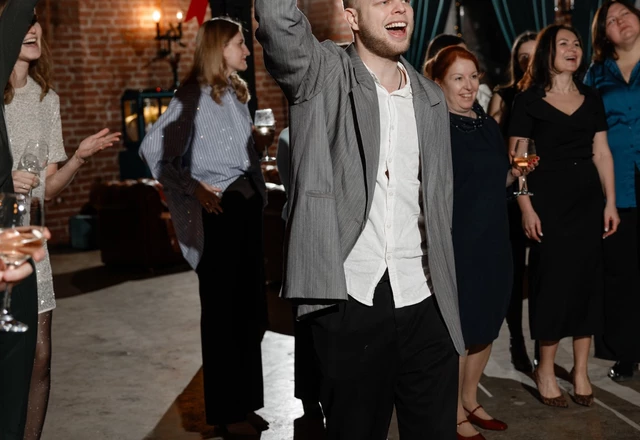 Ведущий Артём Яковлев - слайд 20