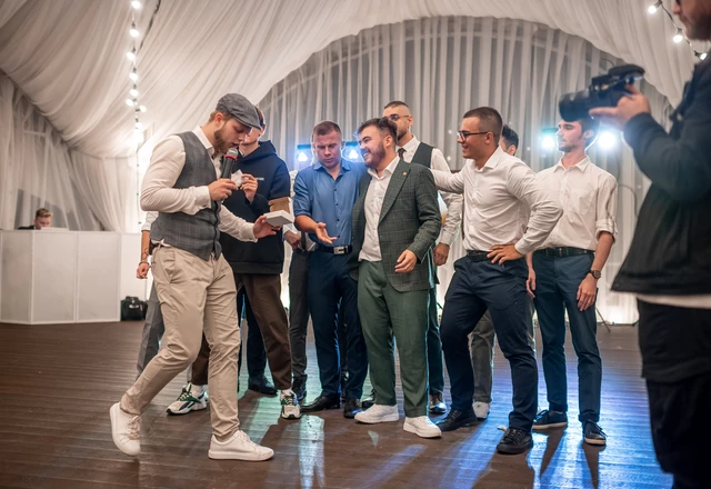 Ведущий Артём Яковлев - слайд 17