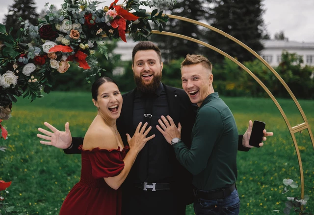 Ведущий Стас Тюбин - фото 1