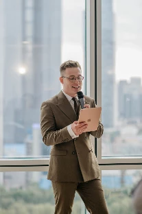 Ведущий Роман Гришин - фото 6