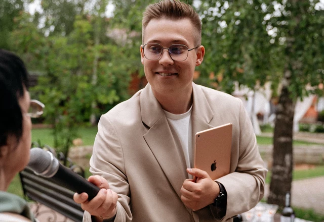 Ведущий Роман Гришин | Кирилл и Александра - фото 219