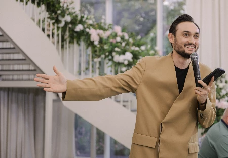 Ведущий Рейн Альбрехт - фото 4