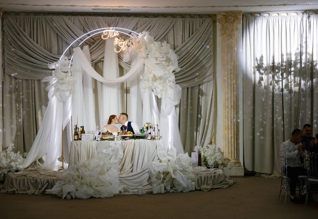 Ведущий Рейн Альбрехт  | Сергей и Елена