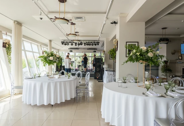 Ресторан Мореман в яхт-клубе Аврора Панорамный банкетный зал - фото 5