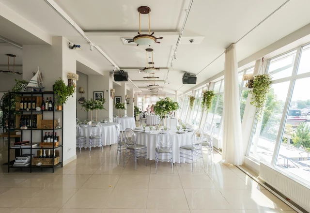 Ресторан Мореман в яхт-клубе Аврора Панорамный банкетный зал - фото 6