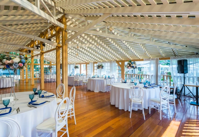 Ресторан Мореман в яхт-клубе Аврора Малая веранда 