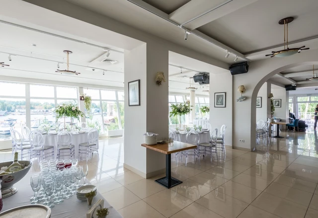 Ресторан Мореман в яхт-клубе Аврора Панорамный банкетный зал - фото 9