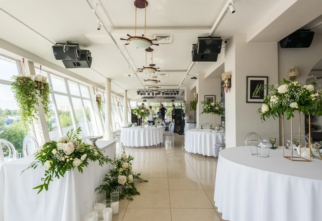 Ресторан Мореман в яхт-клубе Аврора Панорамный банкетный зал