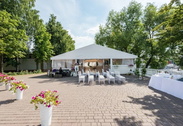 Ресторан Мореман в яхт-клубе Аврора Большая веранда  - фото 2