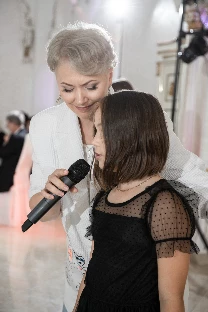 Ведущая Нина Емельянова - фото 16
