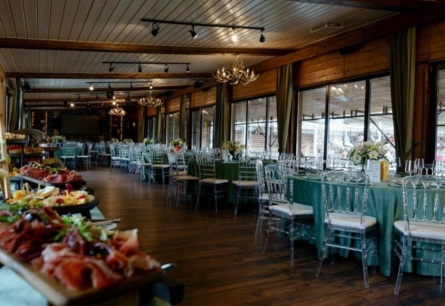 Загородный отель Horseka Resort / Хорсека резорт Зал «Кантри» с выходом на террасу