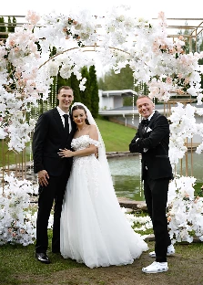 Искренний и позитивный ведущий Виталий Мочалов - фото 13