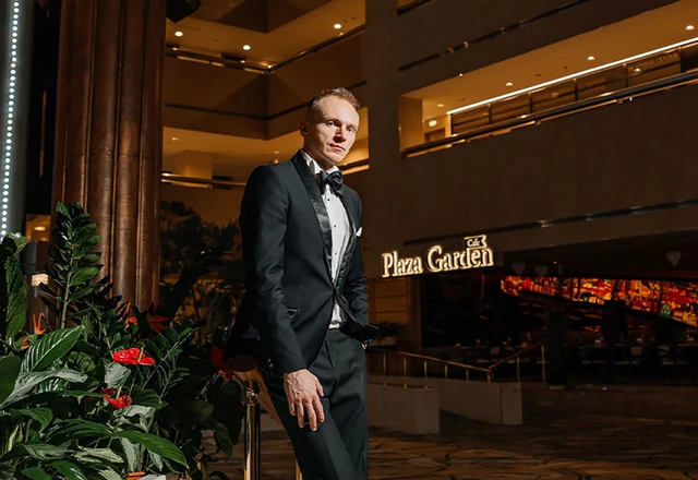 Искренний и позитивный ведущий Виталий Мочалов - слайд 9