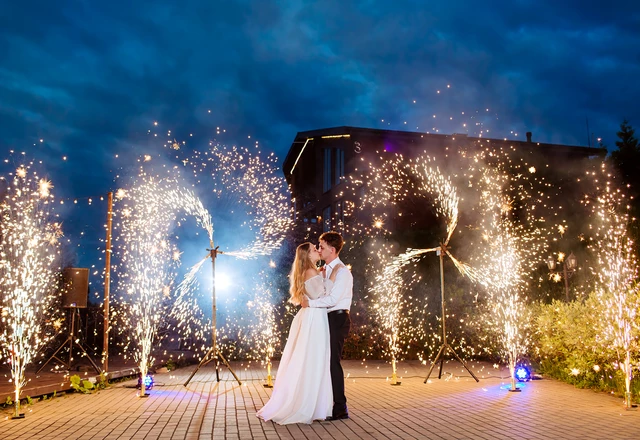 Искренний и позитивный ведущий Виталий Мочалов - фото 2