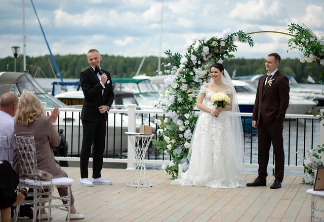 Искренний и позитивный ведущий Виталий Мочалов - фото 2