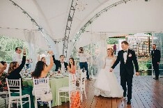 Ведущий Артем Поляков - фото 19