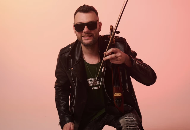 Чернов Сергей Электроскрипач  - слайд 11