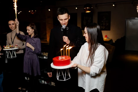 Ведущий Владислав Поздеев - фото 19