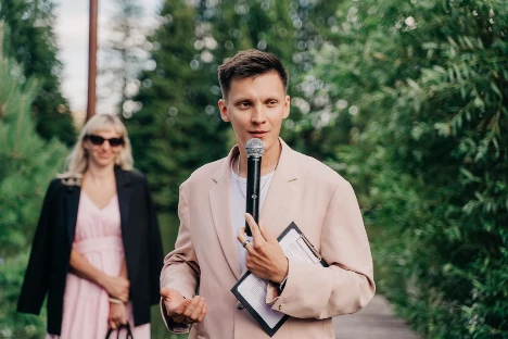 Ведущий Владислав Поздеев - фото 2