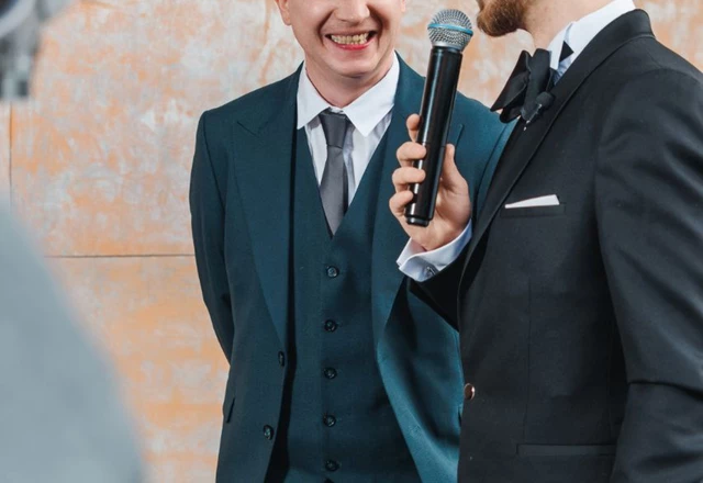 Ведущий Дмитрий Захаров - слайд 13