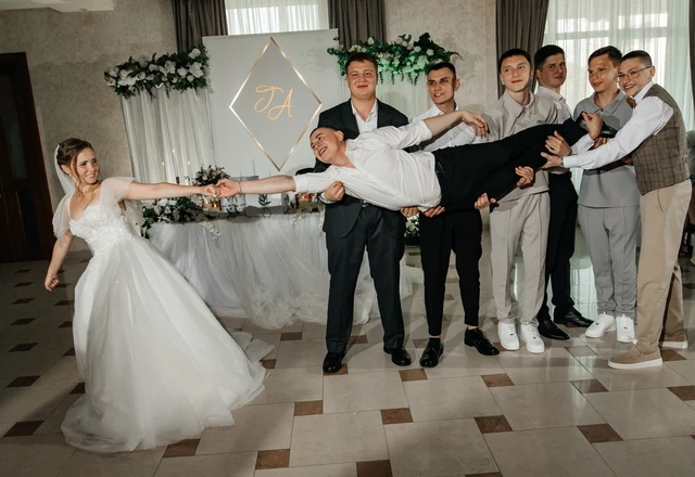 Ведущий Бондаренко Максим - слайд 12