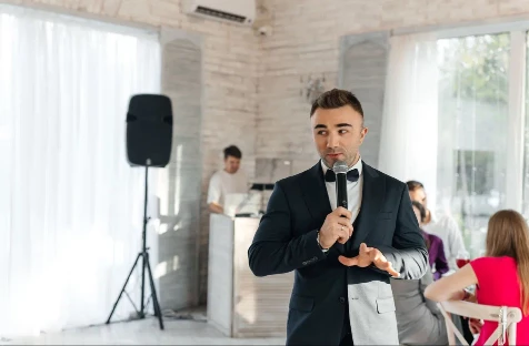 Ведущий Илья Козырь - фото 2