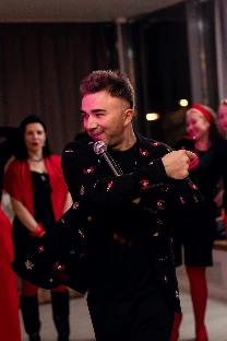 Ведущий Илья Козырь - фото 19