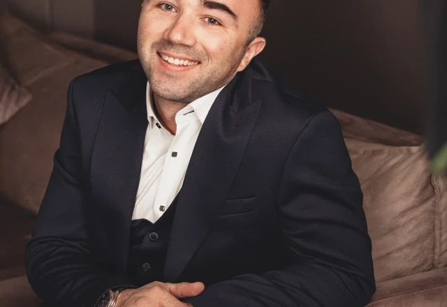 Ведущий Илья Козырь - слайд 7