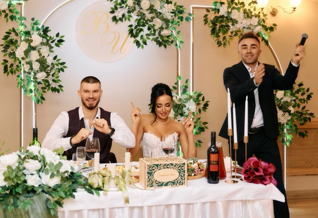 Ведущий Илья Козырь - слайд 1