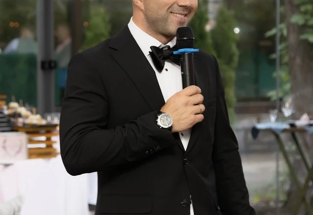 Ведущий Илья Козырь - слайд 10