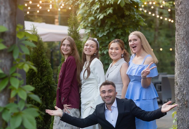 Ведущий Илья Козырь - слайд 6