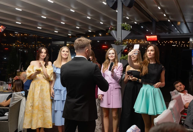 Ведущий Илья Козырь - фото 6