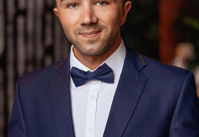 Ведущий Илья Козырь - слайд 2