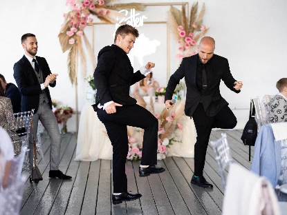 Ведущий Андрей Валуев - фото 15