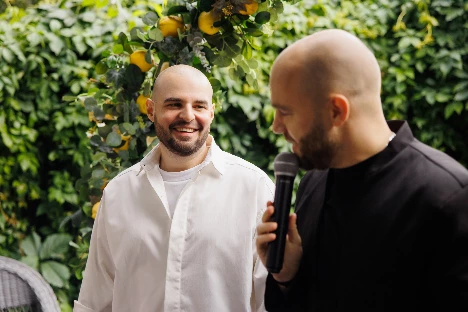 Ведущий Андрей Валуев - фото 11