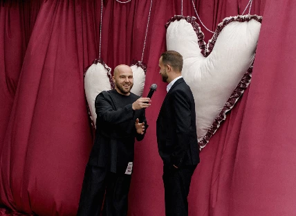 Ведущий Андрей Валуев - фото 2