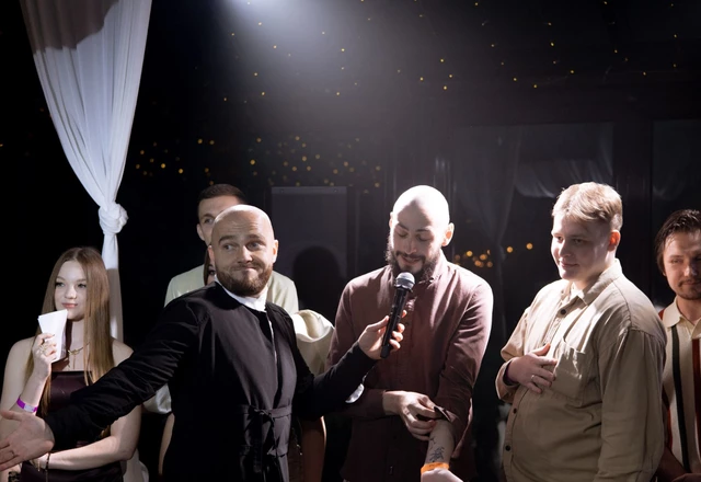 Ведущий Андрей Валуев - фото 4