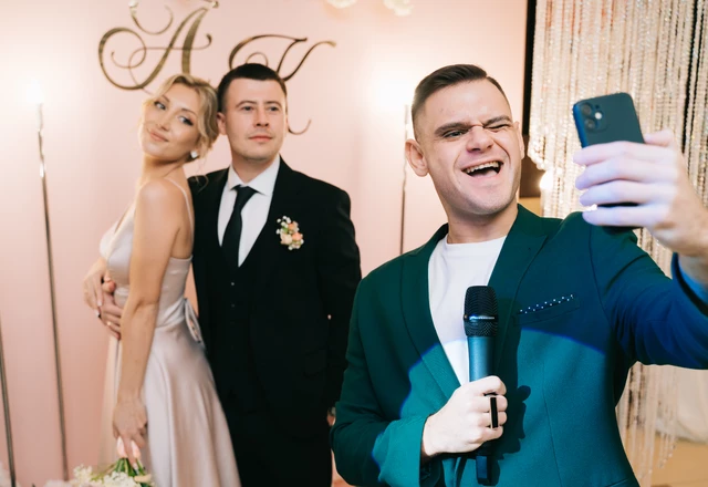 Ведущий Александр Кот - фото 1