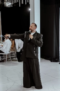 Ведущий Михаил Жигалов - фото 12