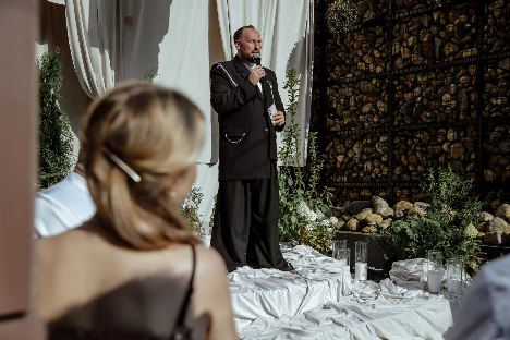 Ведущий Михаил Жигалов - фото 15