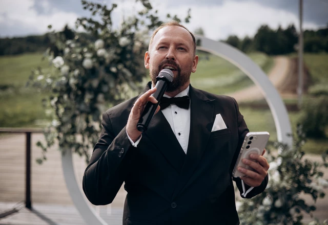 Ведущий Михаил Жигалов - слайд 3