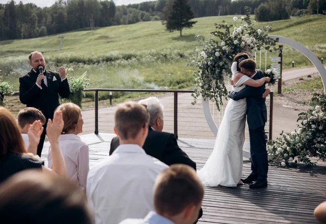 Ведущий Михаил Жигалов - слайд 1