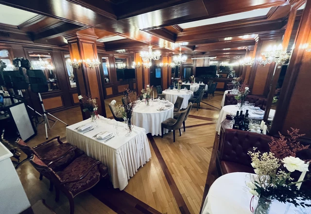 Ресторан «Айхал» Банкетный зал ресторана - фото 15