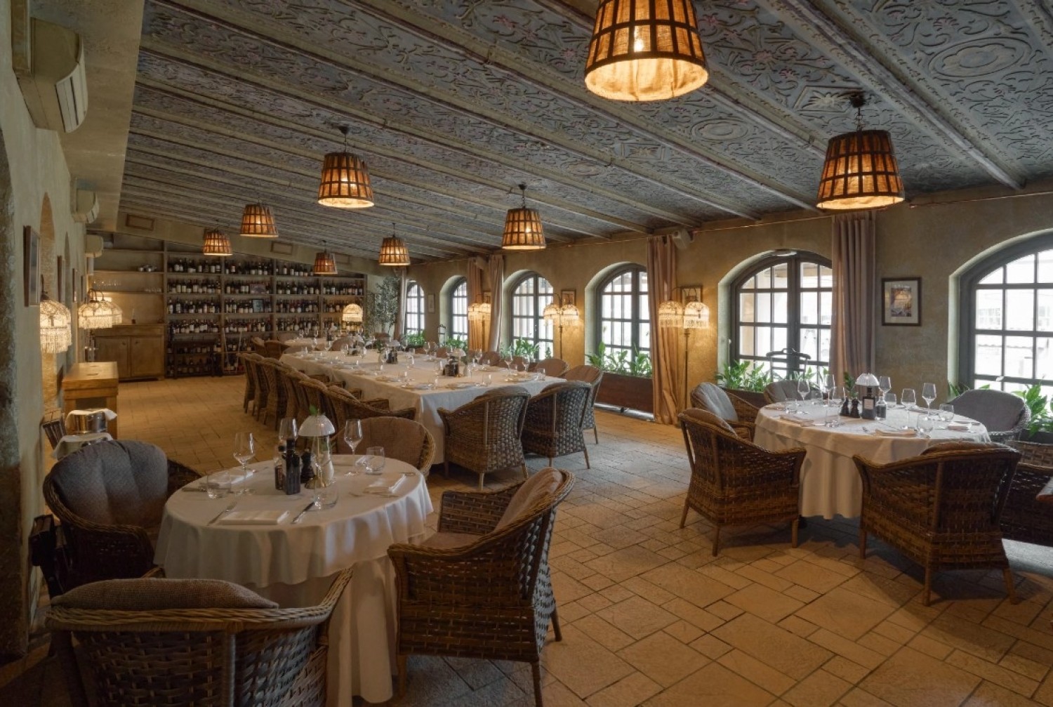 смотреть подборку ресторанов для свадьбы https://wedwed.ru/catalog/ploschadki/restoran-banketny-zal-dlya-svadbi/