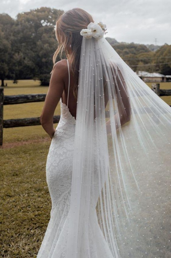 Для чего невесте снимают фату на свадьбе?